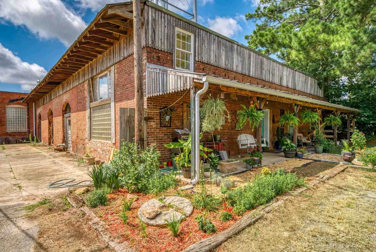 105 Harris Street - Photo 1