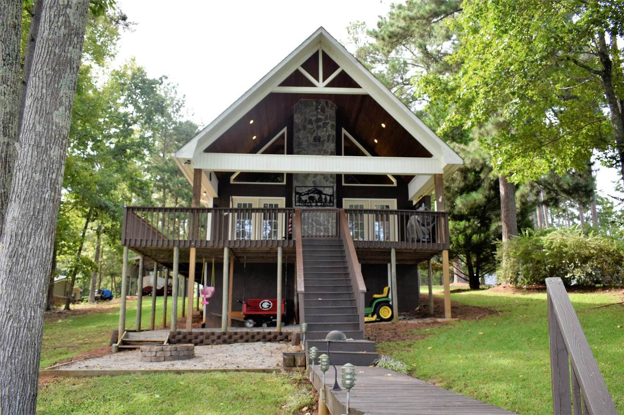 203 Pinewood Drive - Photo 1