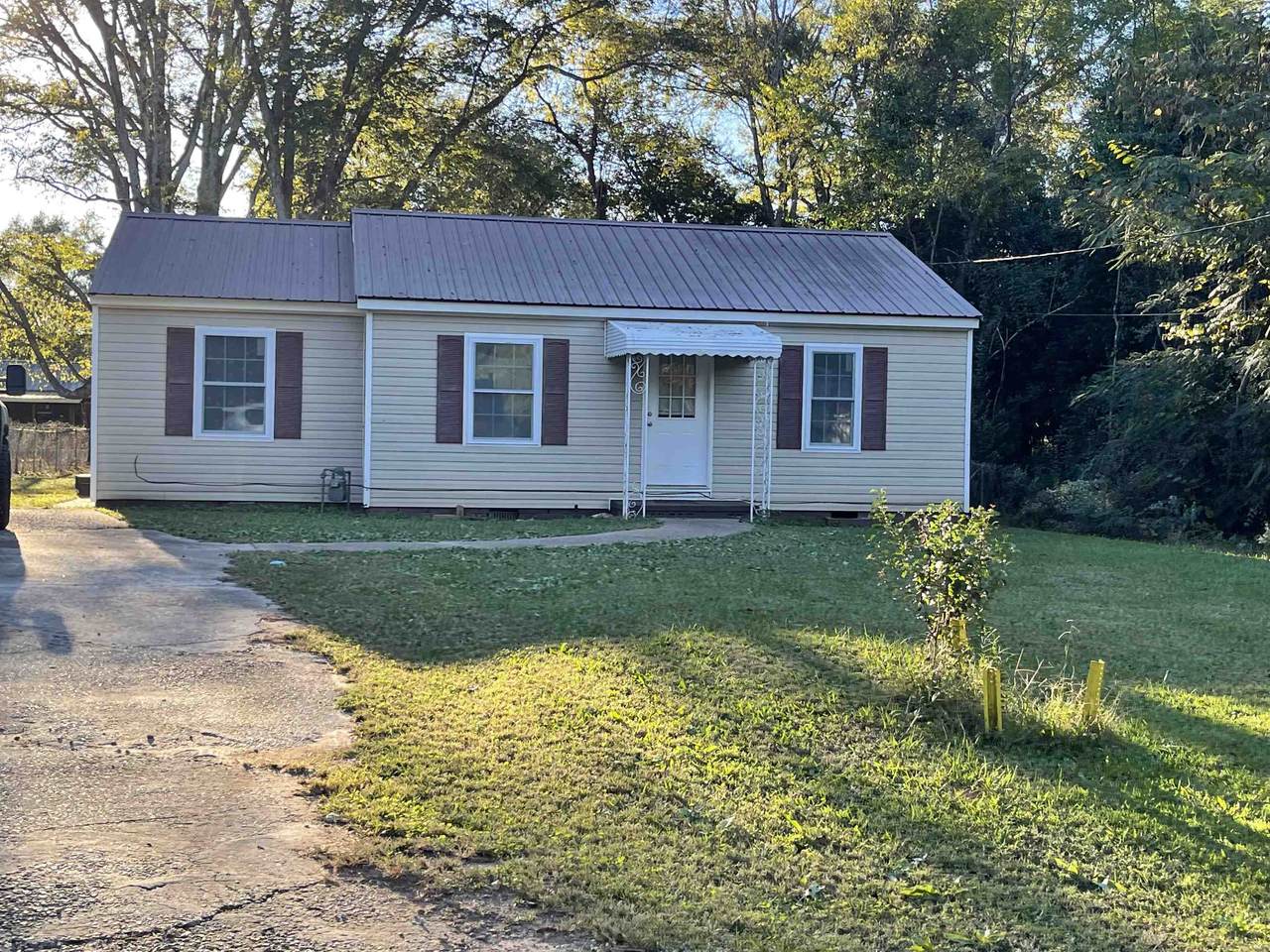 207 Uncle Remus Court - Photo 1