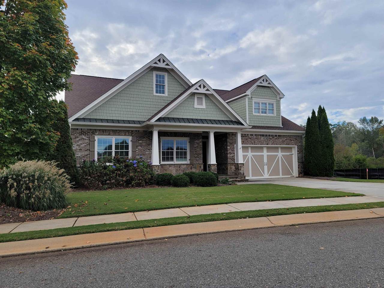 1051 Hawthorne Circle - Photo 1