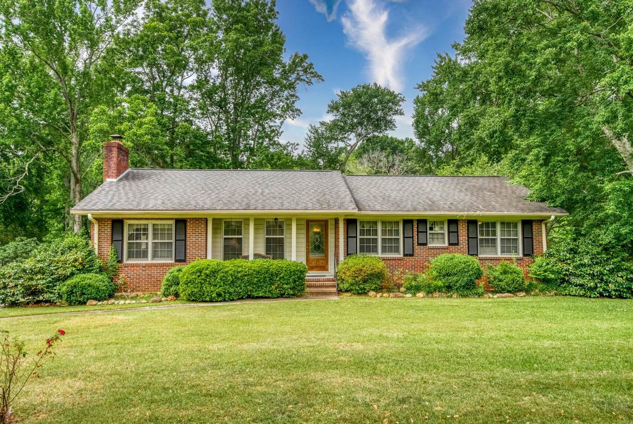 413 Crestview Drive - Photo 1