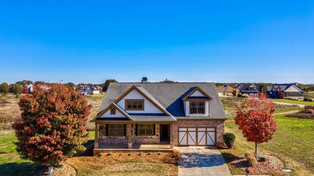 1211 Hawthorne Circle - Photo 1