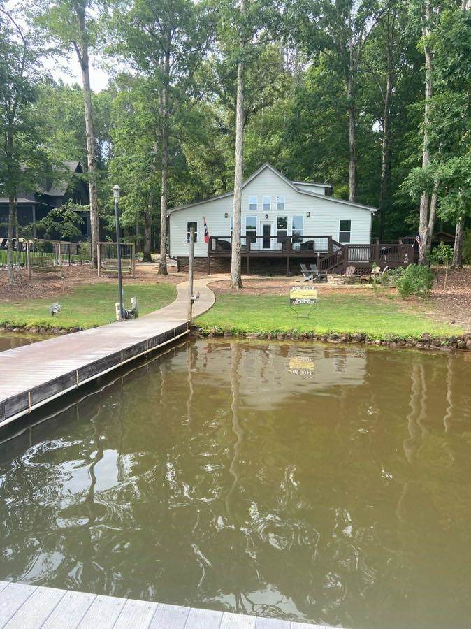131 Lakeview Drive - Photo 1