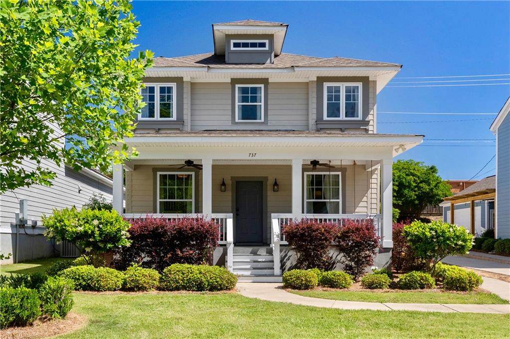 737 Queens Way - Photo 1
