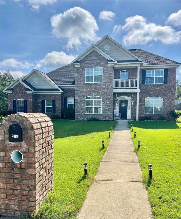 909 Shadowwood Drive - Photo 1