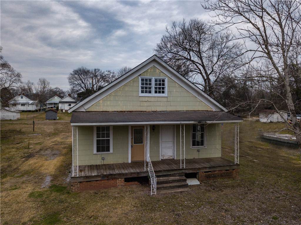 305 Dorman Avenue - Photo 1