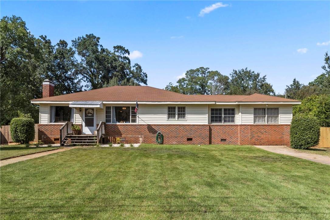 404 Hillcrest Avenue - Photo 1