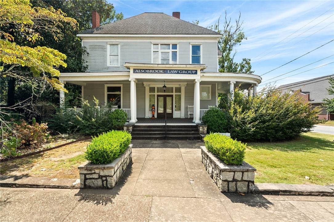 114 9TH Street - Photo 1