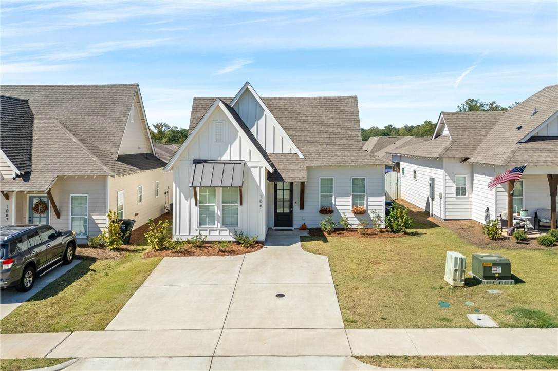 1061 Woodland Circle - Photo 1