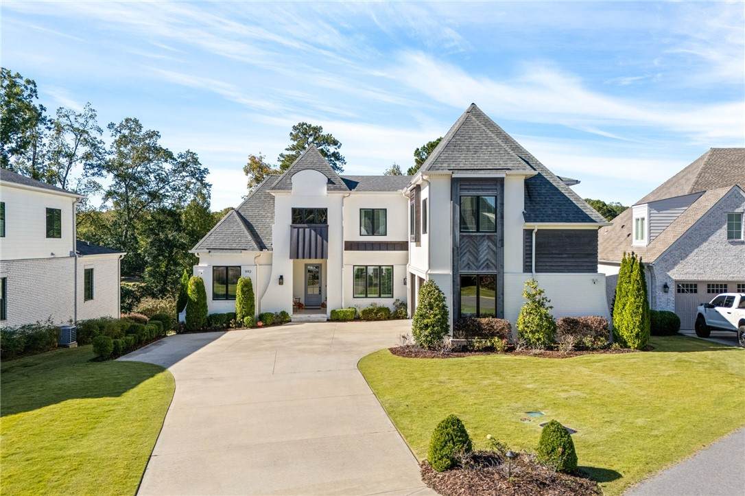 992 Fairview Drive - Photo 1