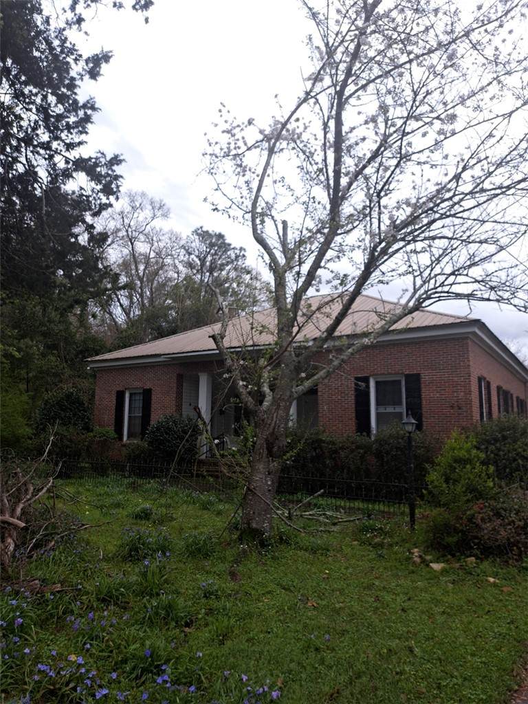 33 Railroad Avenue - Photo 1