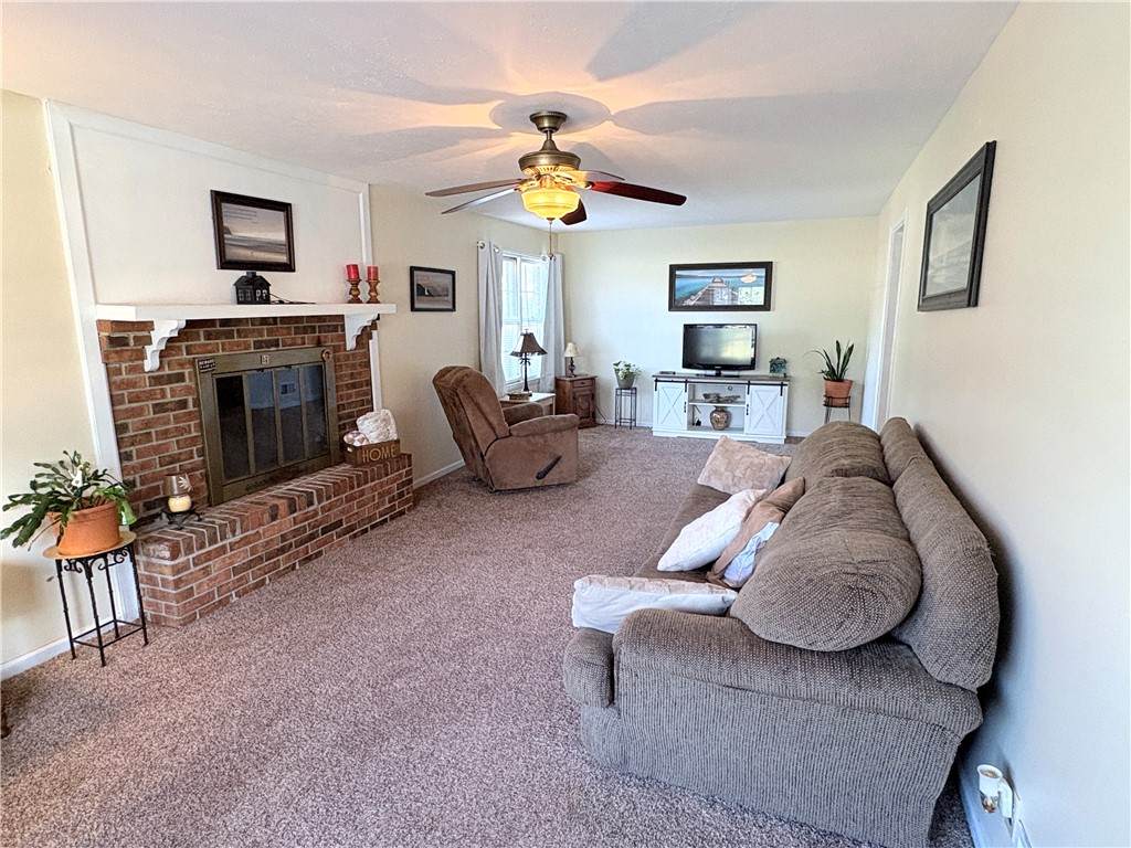 https://bt-photos.global.ssl.fastly.net/leecounty/orig_boomver_1_179909-2.jpg