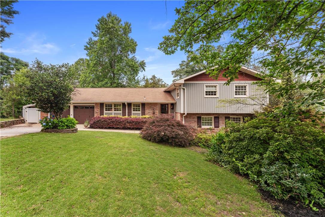 212 Redwood Court - Photo 1