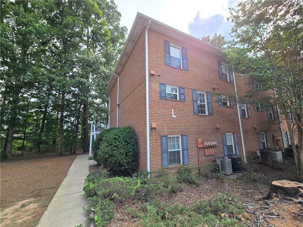 168 University Drive - Photo 1