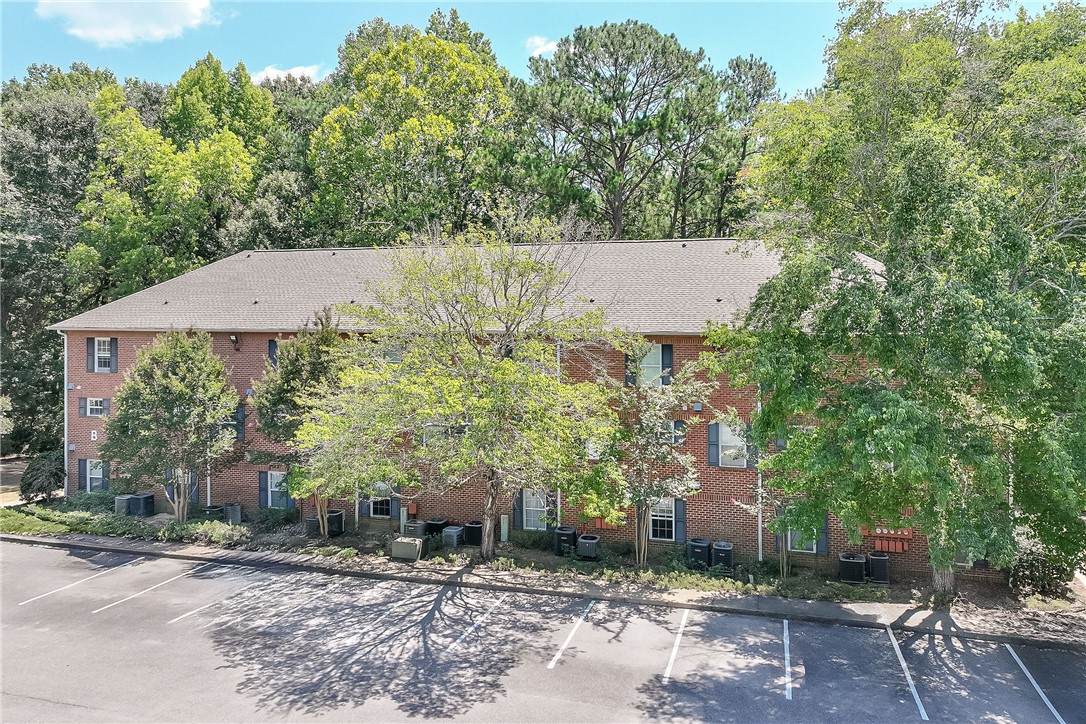 148 University Drive - Photo 1