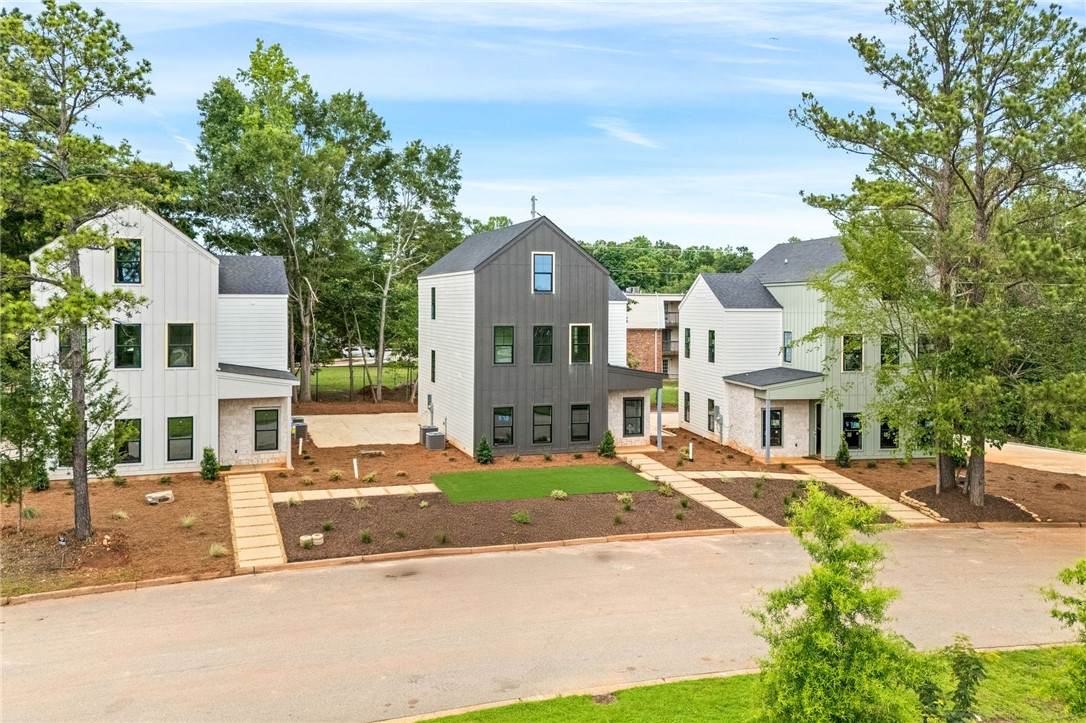 576 Pride Avenue - Photo 1