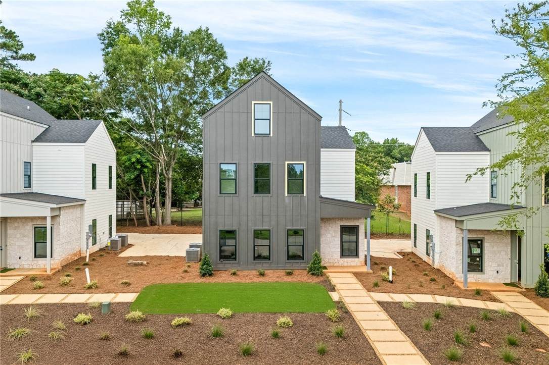 578 Pride Avenue - Photo 1