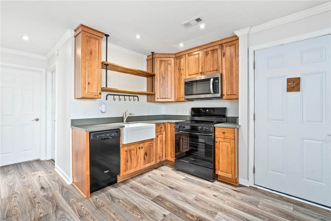 557 Glenn Avenue - Photo 1