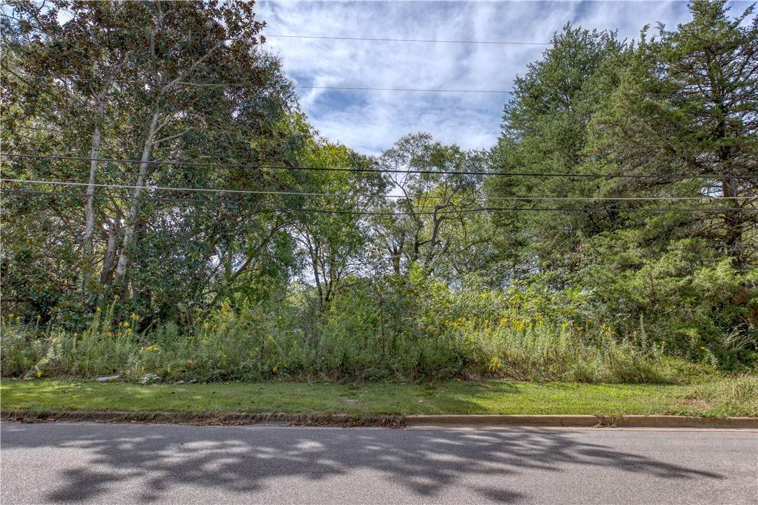 923 Holmes Avenue - Photo 1