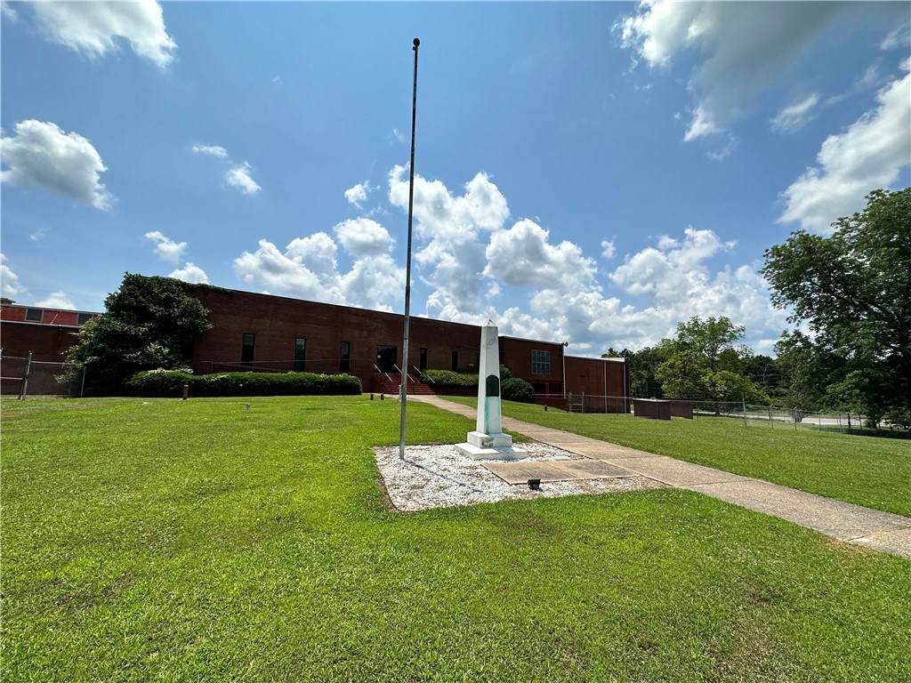 https://bt-photos.global.ssl.fastly.net/leecounty/orig_boomver_2_177225-2.jpg
