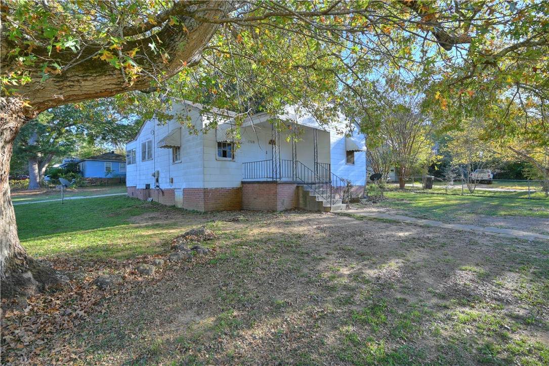 2309 Crestview Street - Photo 1