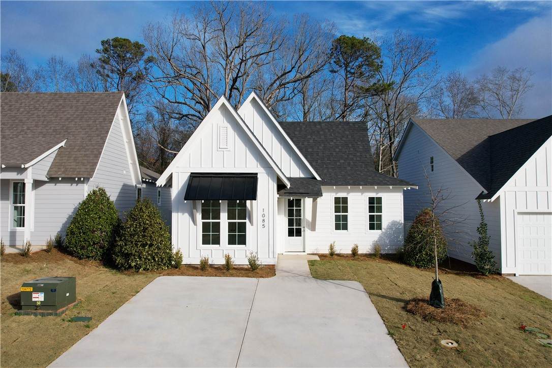 1085 Woodland Lane - Photo 1