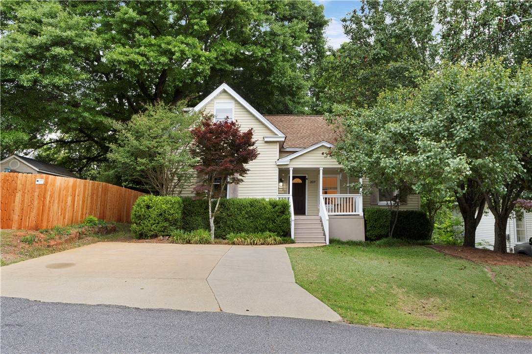 207 12TH Street - Photo 1