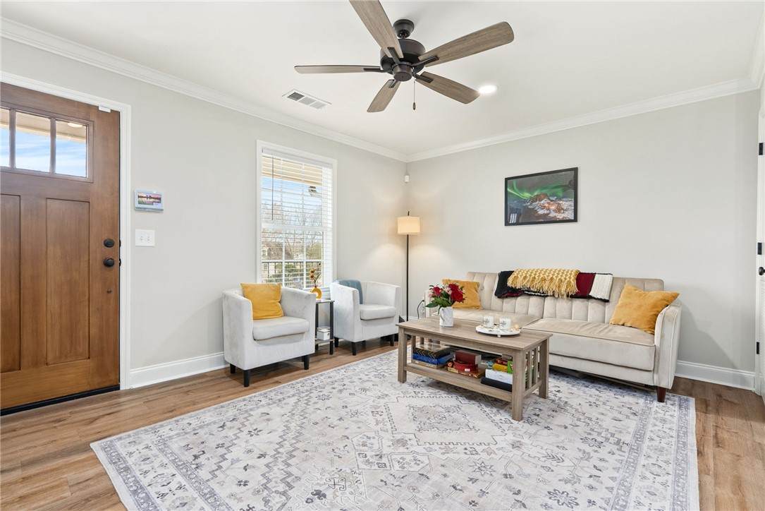 327 Ross Street - Photo 1