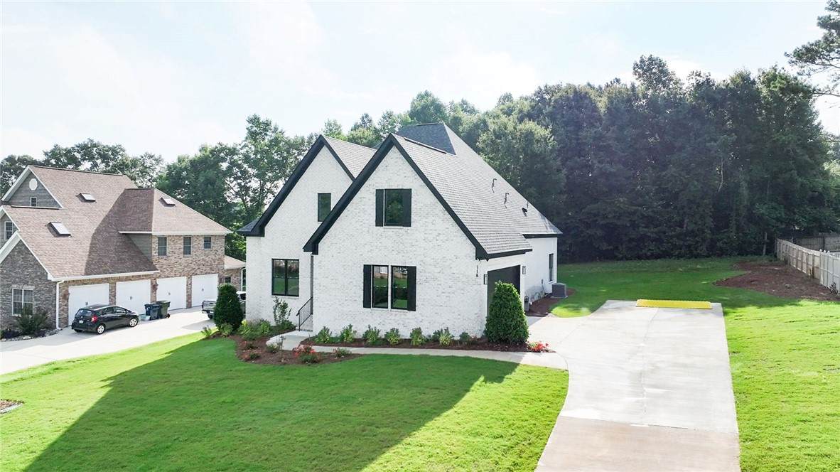 118 Coachmans Drive - Photo 1