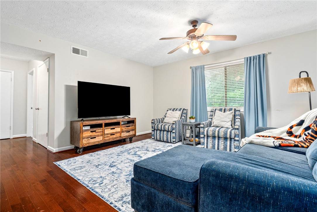 522 Donahue Drive - Photo 1