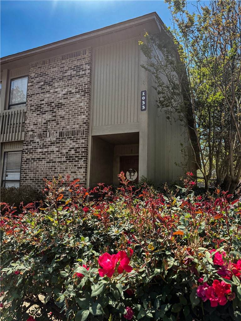 1033 Stonegate Drive - Photo 1