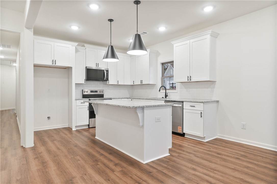 834 Hunters Way - Photo 1