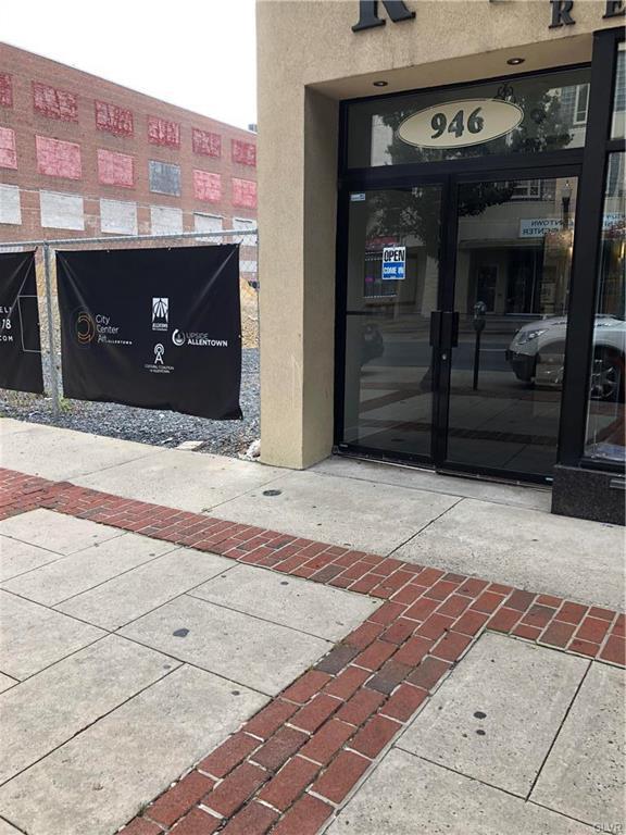 946 Hamilton - Photo 1