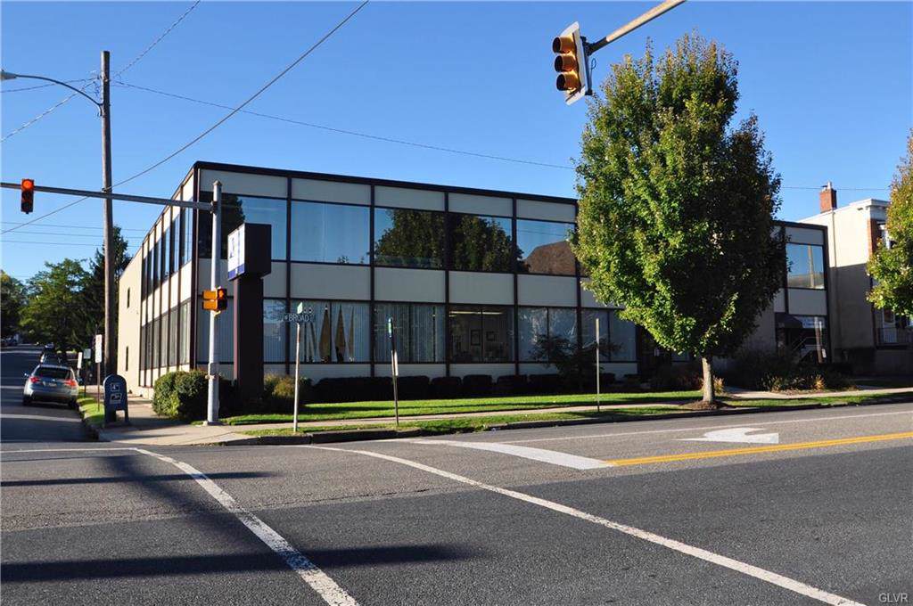 701 Broad Street - Photo 1