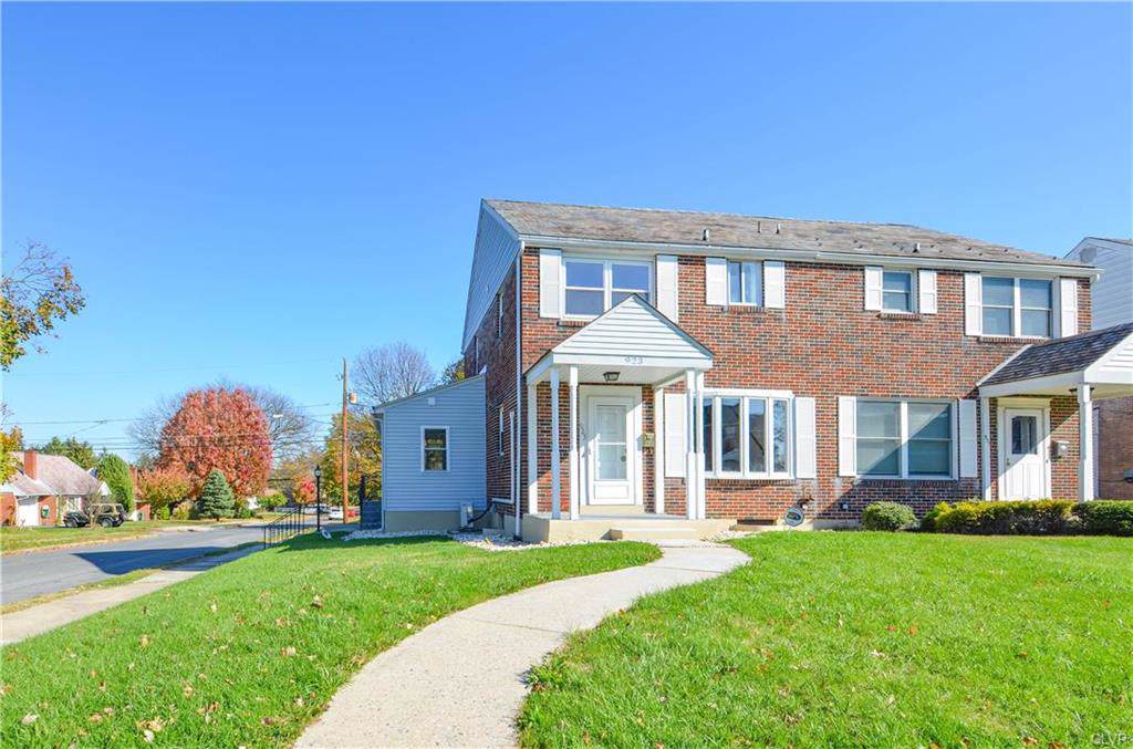 923 17Th Street - Photo 1