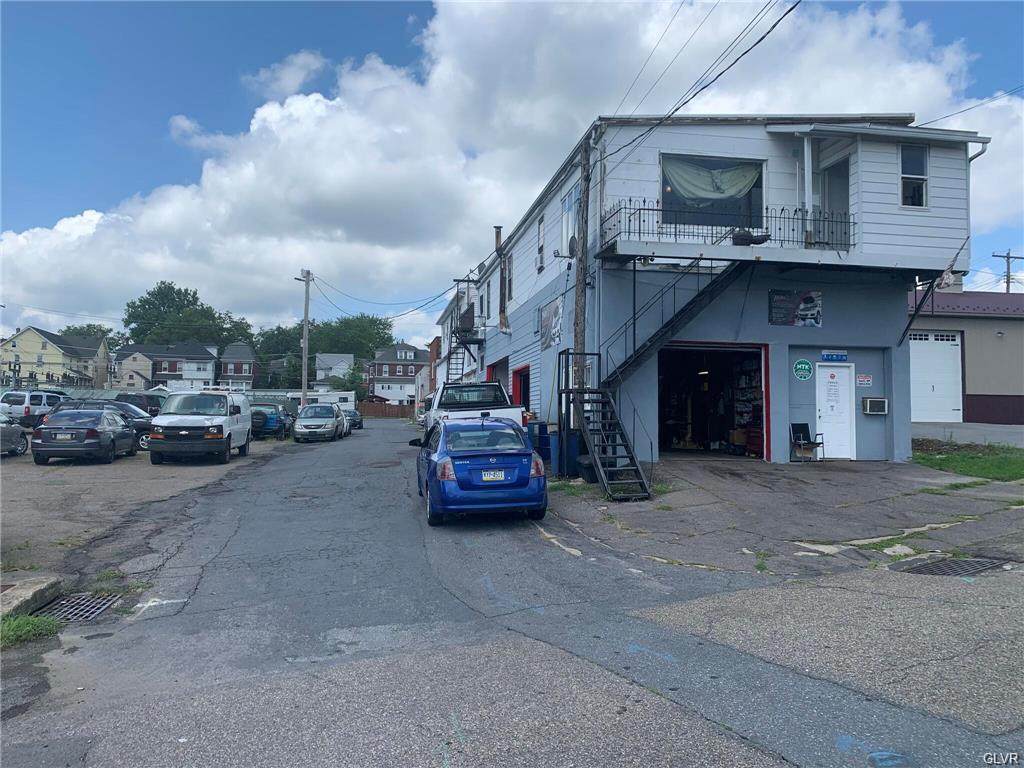 1609 Spruce Street - Photo 1