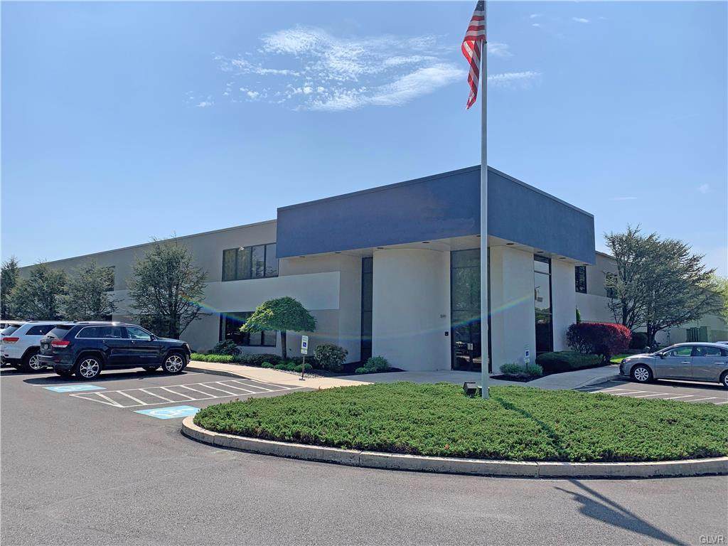 450 Commerce - Photo 1