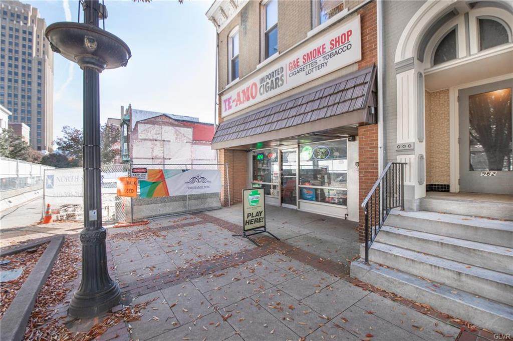 960 Hamilton Street - Photo 1