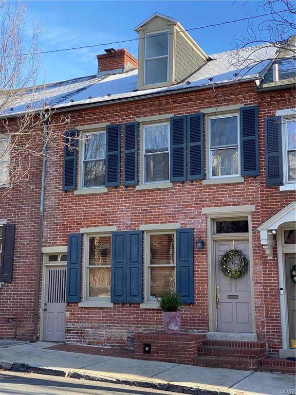 419 8th Street - Photo 1