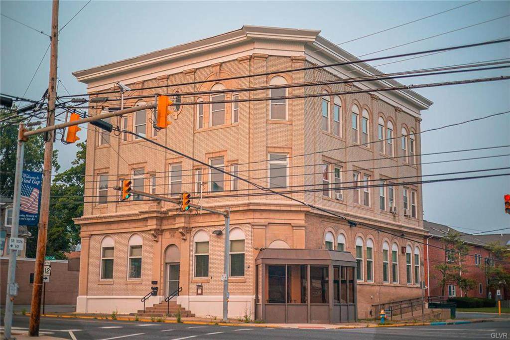 1 Broadway - Photo 1