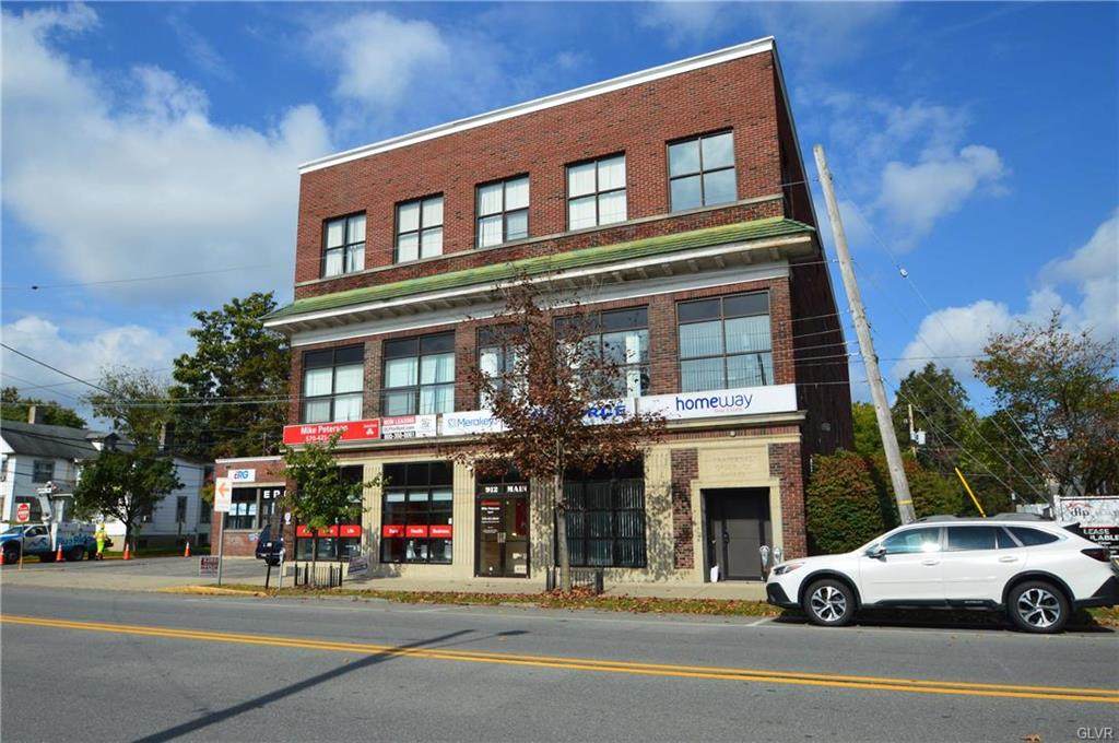 912 Main Street - Photo 1