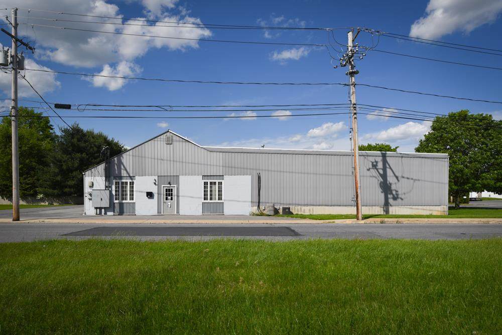 220 Maple - Photo 1