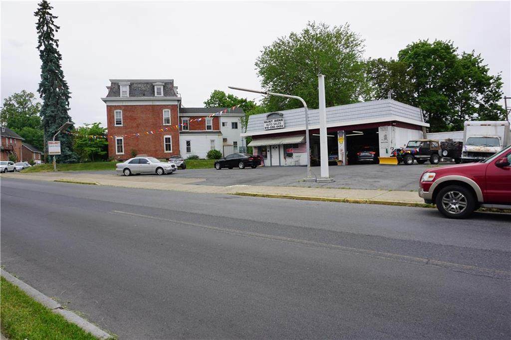 727 Walnut Street - Photo 1