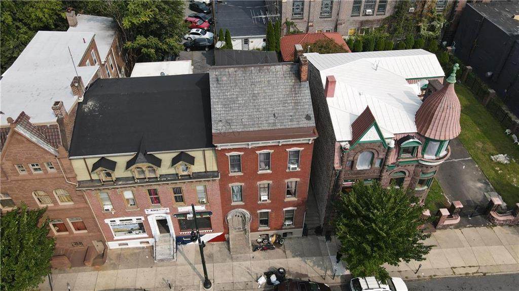 213 7th Street - Photo 1