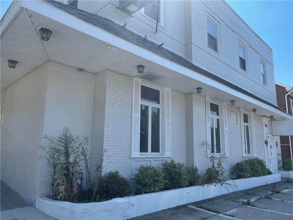 216 Broad - Photo 1