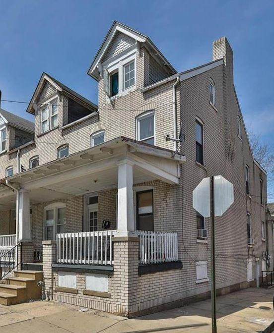 823 Washington Street - Photo 1