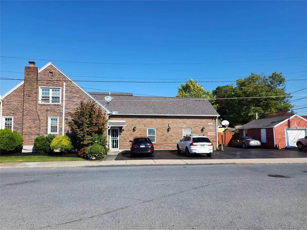 424 Grape Street - Photo 1
