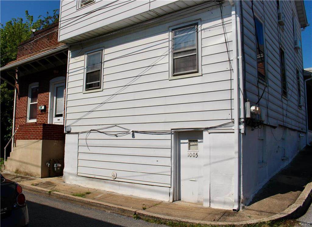1005 Railroad Street - Photo 1