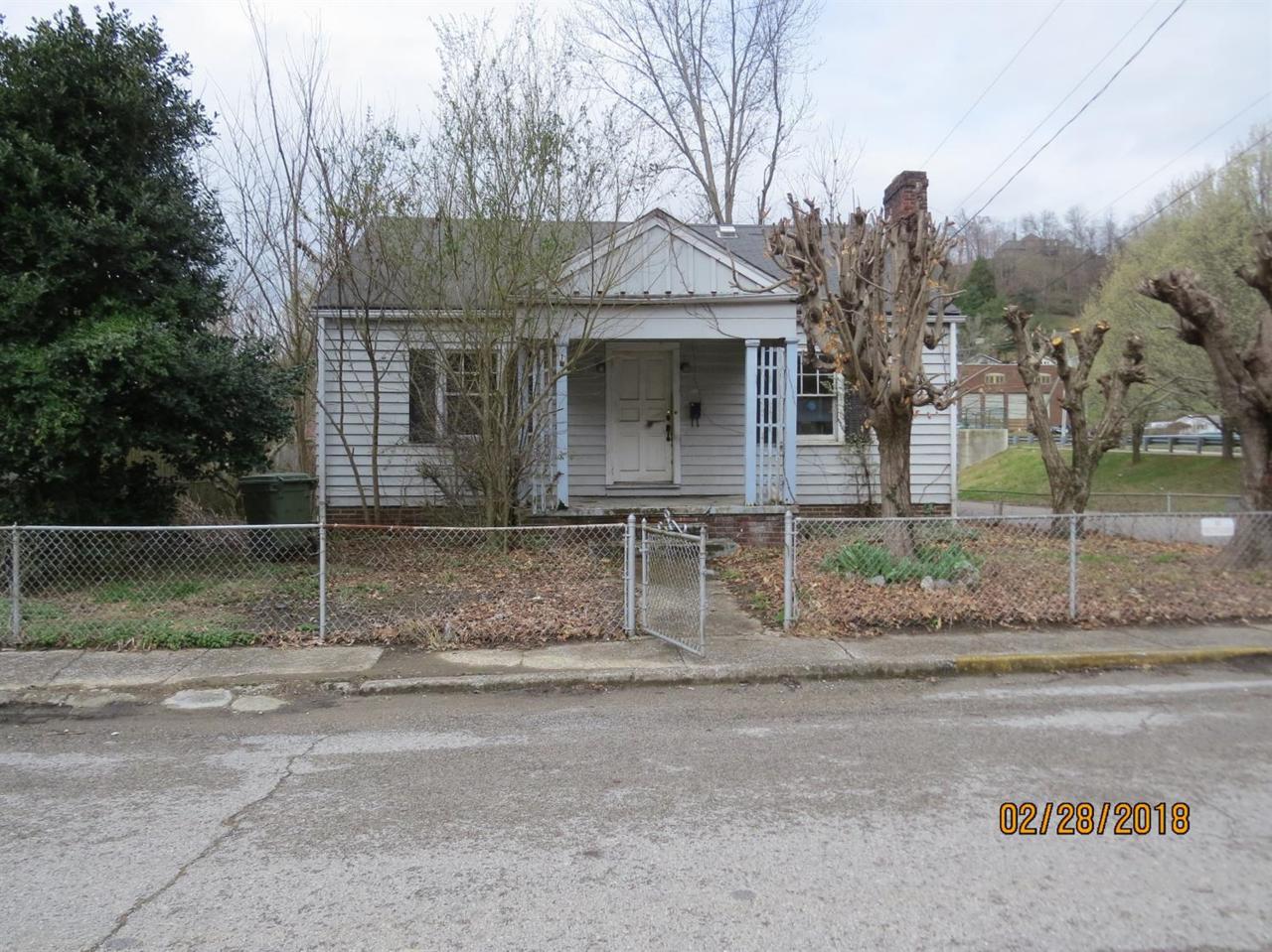 413 May St - Photo 1