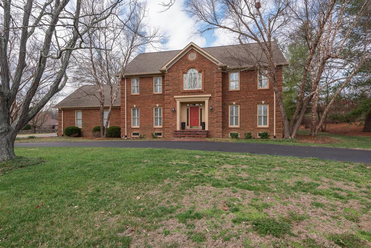 207 Stonehedge Street - Photo 1